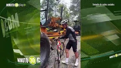 Necesita curso en el SENA! Rigo cambió la bici por una motoniveladora