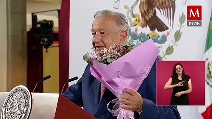AMLO celebra Día de las Madres con mariachi en Palacio Nacional