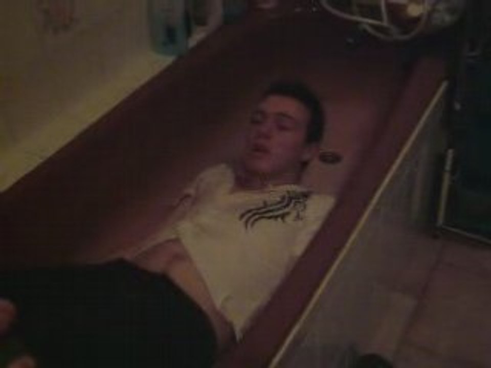 Flo dans la baignoire