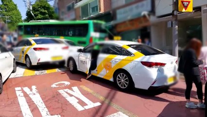 상명대 앞 언덕에서 버스 뒤로 밀려...10대 연쇄 추돌 / YTN