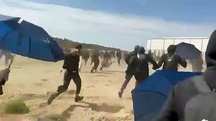 Elektrikli araç üreticisi Tesla'nın fabrikasına şok baskın! Üretimi durdurdular