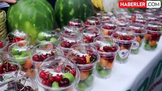 Denizli'de 2 bin kişiye ücretsiz meyve dağıtıldı
