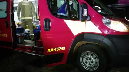 Homem bate a cabeça em parede durante jogo de futebol e é socorrido pelo Corpo de Bombeiros