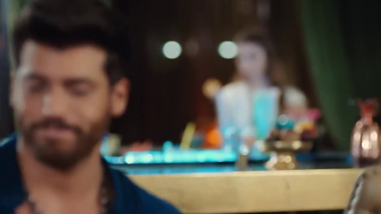 Ozgur Can't Get Enough Of Kissing Ezgi - Mr. Wrong Episode 35