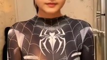 Bulan Sutena cosplay spiderman