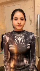 Bulan Sutena cosplay spiderman
