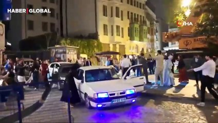 Galata'da hastane yolunu kesip 'erik dalı' oynadılar