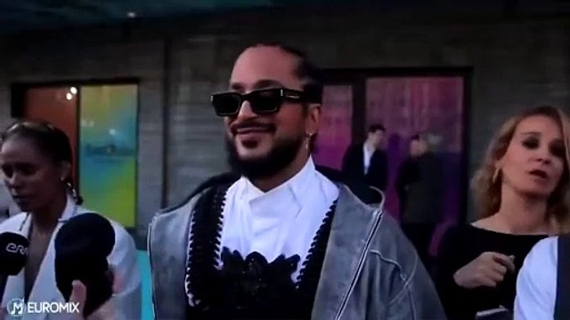 Eurovision : Incident quand invité à livrer un message aux téléspectateurs Israélien, le candidat français Slimane, quitte brutalement l'interview sans un mot - Regardez