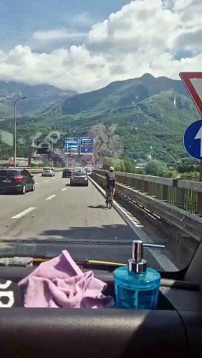 Lecco, in bici sul Terzo ponte della Statale 36...