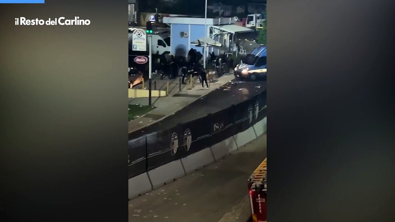 Ascoli in Serie C, la rabbia dei tifosi: scontri allo stadio