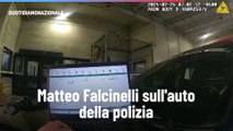 Matteo Falcinelli sull'auto della polizia