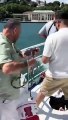 İstanbul Boğazı’nda denize düşen papağanı tekneden atlayıp kurtardı