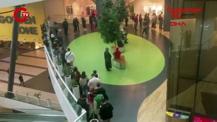 Bakırköy'de indirimli cep telefonu kuyruğu