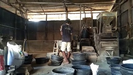 Penggilingan Padi di Desa Juntiweden