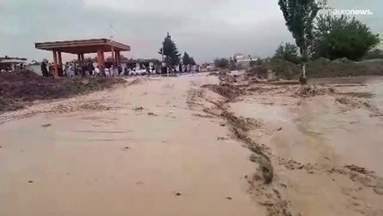 مقتل المئات وتدمير أكثر من ألف منزل إثر فيضانات مفاجئة في أفغانستان