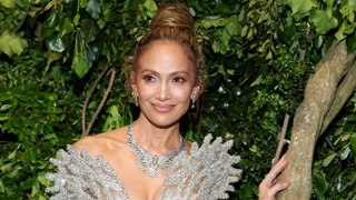 GALA VIDEO - Jennifer Lopez : après les critiques au Met Gala, elle rayonne à Paris avec sa fille Emme