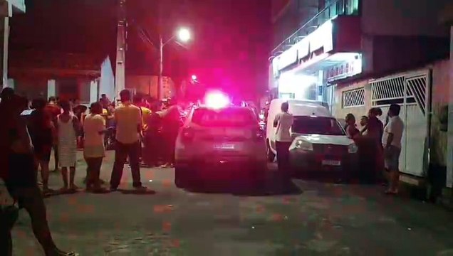 Três homens são mortos em frente a mercadinho em Feira de Santana