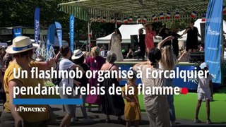 Un flashmob organisé à Forcalquier pendant le relais de la flamme