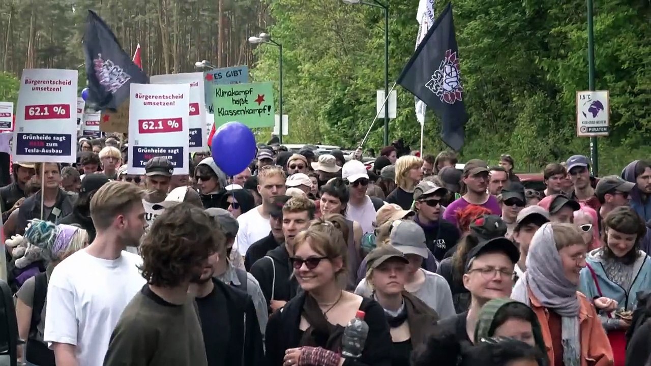 Erneut Proteste gegen Tesla in Brandenburg