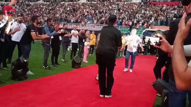 Elaldı'nın ardından teknik direktör Mesut Bakkal ile ekibi sahneye çıktı.