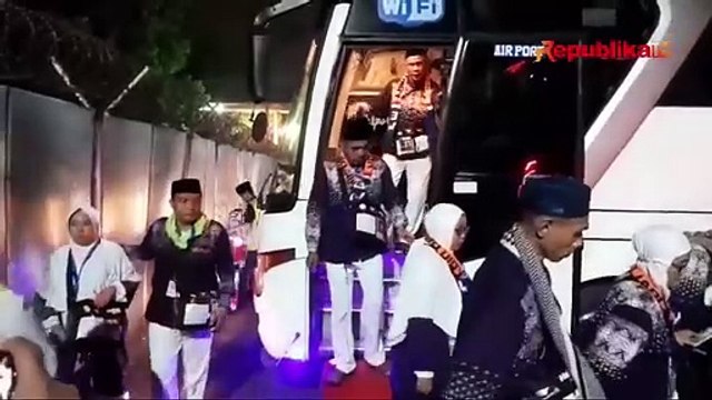 Lepas Jamaah Haji Gelombang Pertama, Menag Apresiasi Layanan Fast Track