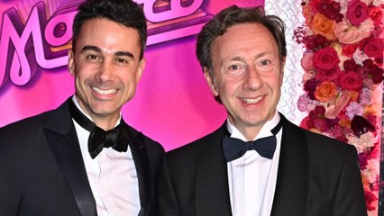 GALA VIDEO - Stéphane Bern et son chéri Yori à l’Eurovision : le couple uni et souriant derrière Slimane