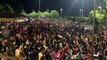 I tifosi del Bologna impazziti di gioia a Casteldebole dopo la vittoria a Napoli: il video