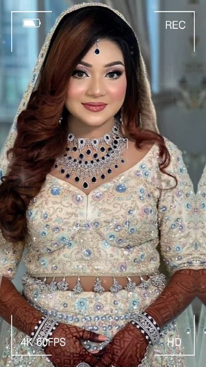 She Looks so Gorgeous...