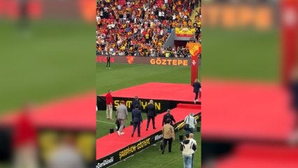 Göztepe taraftarı, Mehmet Büyükekşi'yi protesto etti