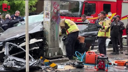Trafik levhası direğine çarpan otomobildeki 1 kişi öldü, 4 kişi yaralandı