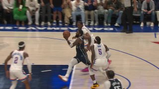Kyrie scores with clutch floater to take Game 3 for Mavs