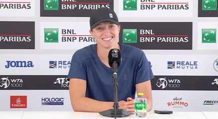 Tennis - Rome 2024 - Iga Swiatek amused after being asked twice about Andy Murray's racket change !