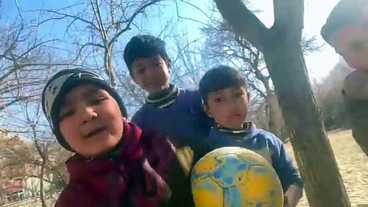 Meet My Mountainious Friends  Pehli Bar Doston Ko Vlog Main Dikhaya