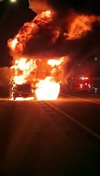 Happening right now near ext 39 on the I-95 in Miami, Florida. Thankfully no one was hurt.