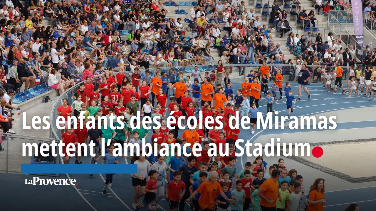 Les enfants des écoles de Miramas mettent l'ambiance au stadium