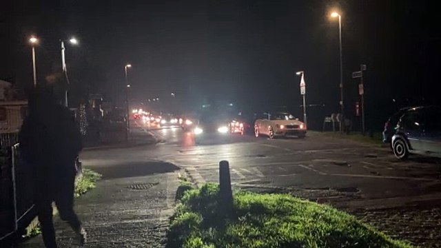 Traffic on The Leas, Minster, to see the Northern Lights. Video: John Nurden