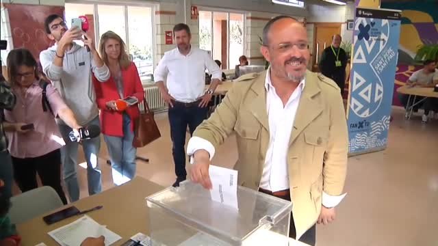 Fernández desea una altísima participación y pide que los catalanes voten con alegría