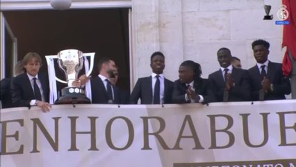 El detallazo de capitán de Nacho en el balcón con los lesionados