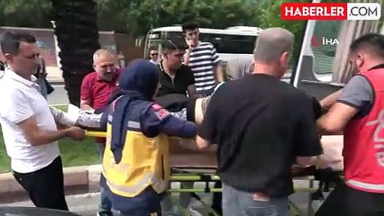 Yol kenarındaki arkadaşına bakarken otomobile arkadan çarptı