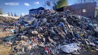 Tesislerin hedef alınması nedeniyle Gazze'de çöpler aylardır toplanamıyor