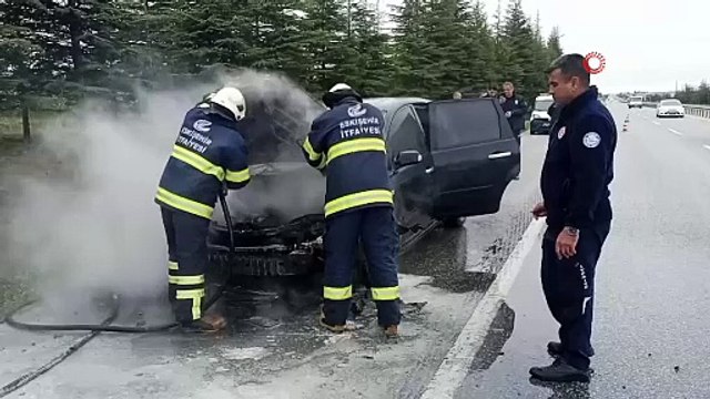 Seyir halindeyken yanan araç kullanılamaz hale geldi