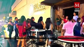 Bar en Coatzacoalcos cumple promesa de cervezas gratis en medio de ola de calor