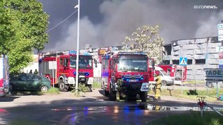 فيديو: حريق مهول يلتهم مركزاً تجارياً كبيراً في وارسو