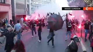 Des néonazis français défilent en force à Paris, muselant les médias!