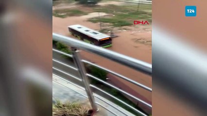 Adana'da sağanak ve fırtına; ağaçlar devrildi, yollar suyla doldu