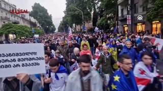 Gürcistan'da Batı yanlıları sokağa çıktı! AB bayraklı protesto gerçekleştirdiler