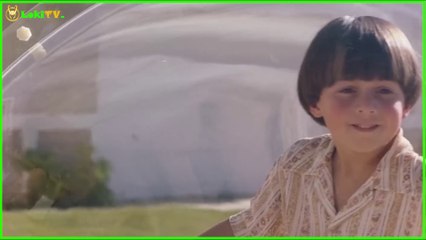 Өвчтэй хүү 18 жил ариутгасан бөмбөлөгт амьдарч байна