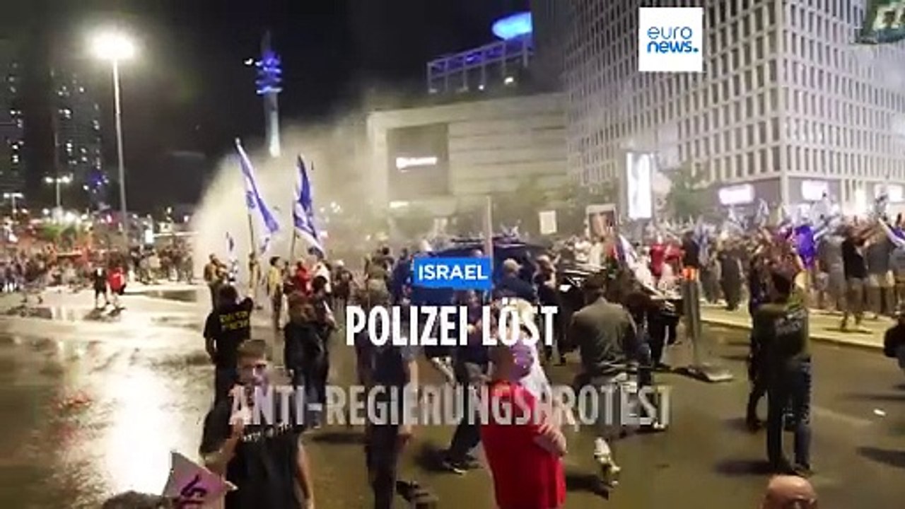 Polizei setzt Wasserwerfer gegen Demonstranten ein