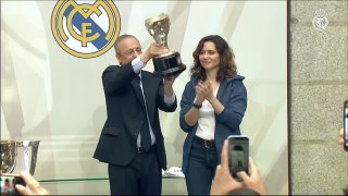 El Real Madrid celebra su 36º título de Liga con los aficionados
