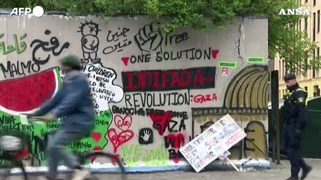 Malmoe, graffiti filo-palestinesi sui muri dell'Eurovision Village